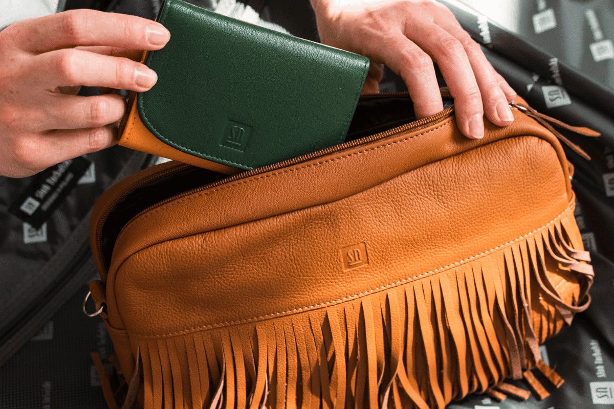Torebka na festiwal muzyczny – jak połączyć styl boho z bezpieczeństwem Twoich rzeczy?